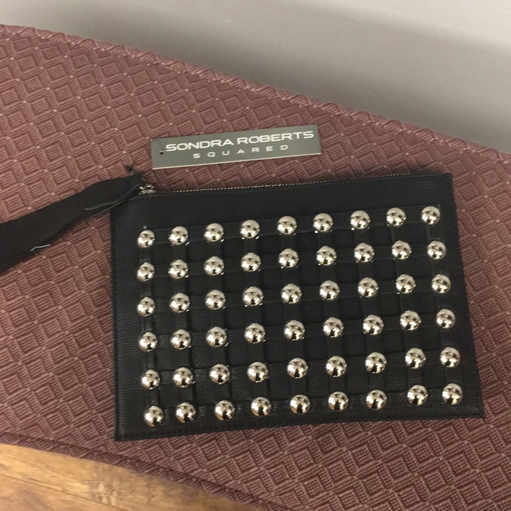Black clutch
